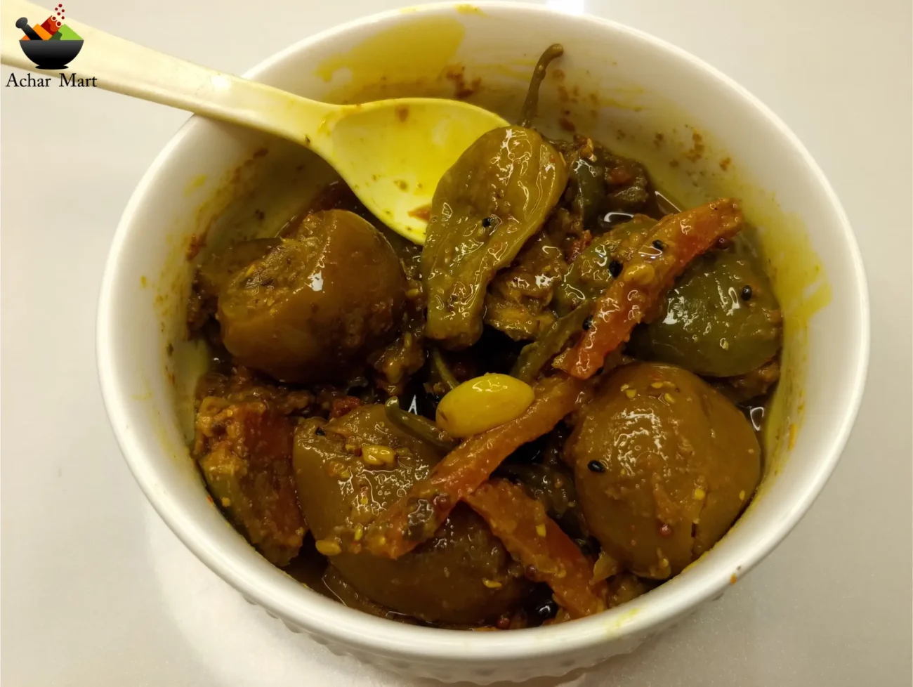 "Traditional Achar Mix Pickle - Pakistani Flavor"